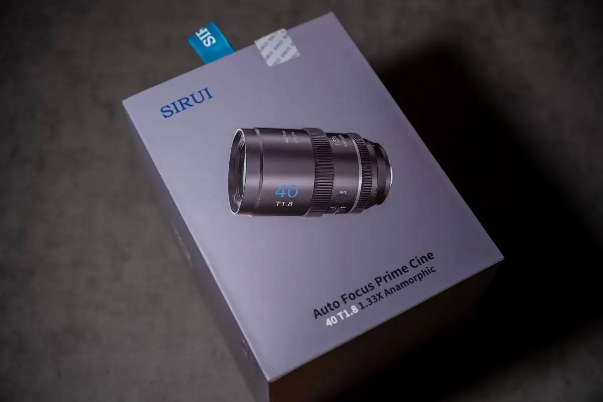 SIRUI 40mm T1.8 1.33x アナモルフィックレンズ（ブルーフレア／Sony E
