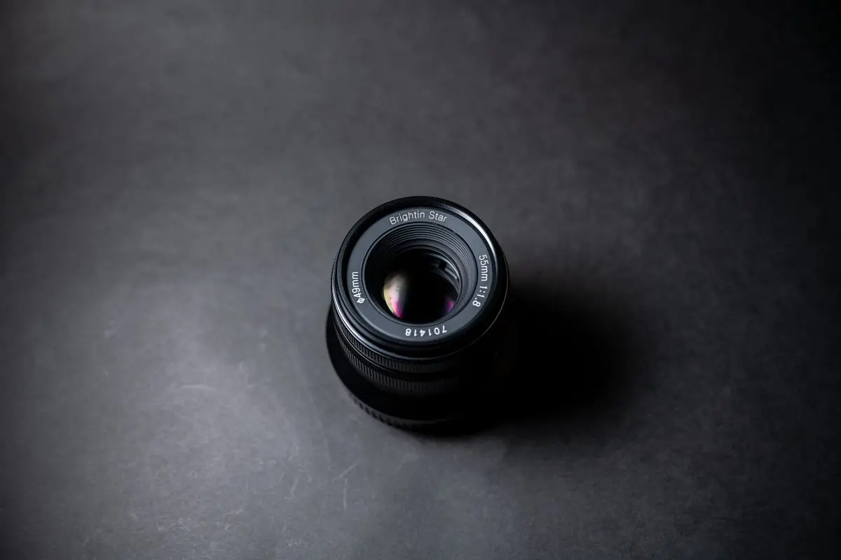 コスパで選ぶ、はじめての単焦点MFレンズ「Brightin Star 55mm F1.8